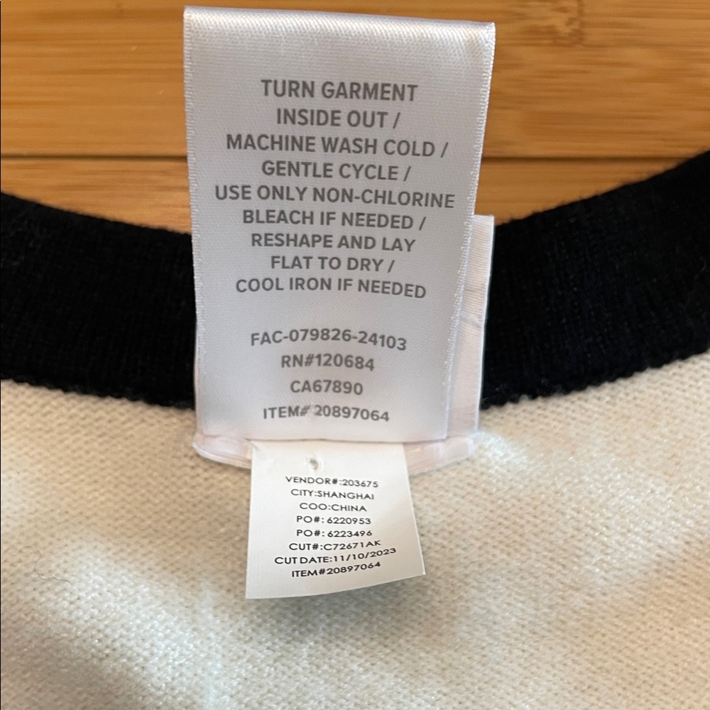 Disney 100 Musical Characters Cardigan Sx XL BoxLunch Exclusive V-neck Button Up - Picture 13 of 17